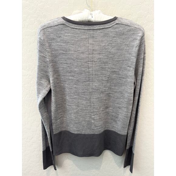 RAG & BONE | Gray Contrast Merino Wool V-Neck Sweater | Medium - Picture 4 of 7